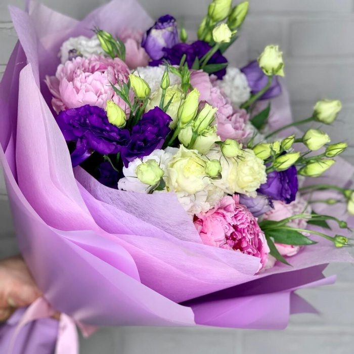 Букет из пионов и эустомы, фото 6